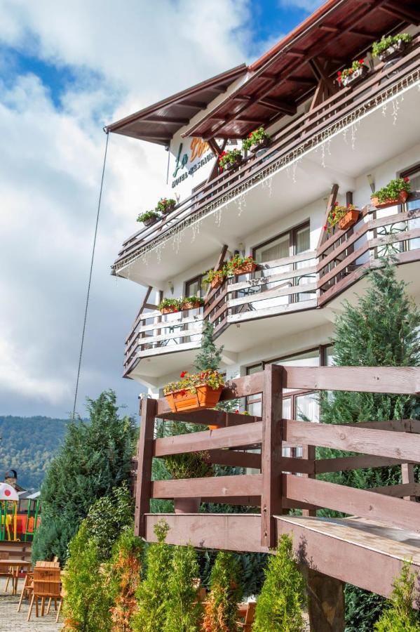 Hotel La Dolce Vita Зэрнешти Экстерьер фото