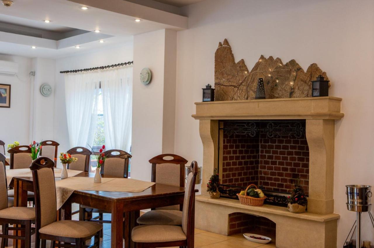 Hotel La Dolce Vita Зэрнешти Экстерьер фото