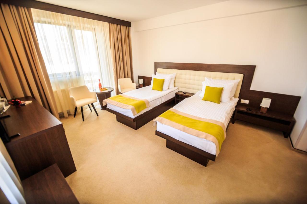 Hotel La Dolce Vita Зэрнешти Экстерьер фото