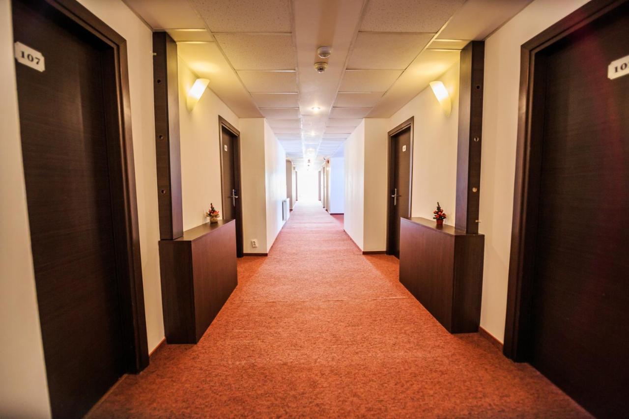 Hotel La Dolce Vita Зэрнешти Экстерьер фото