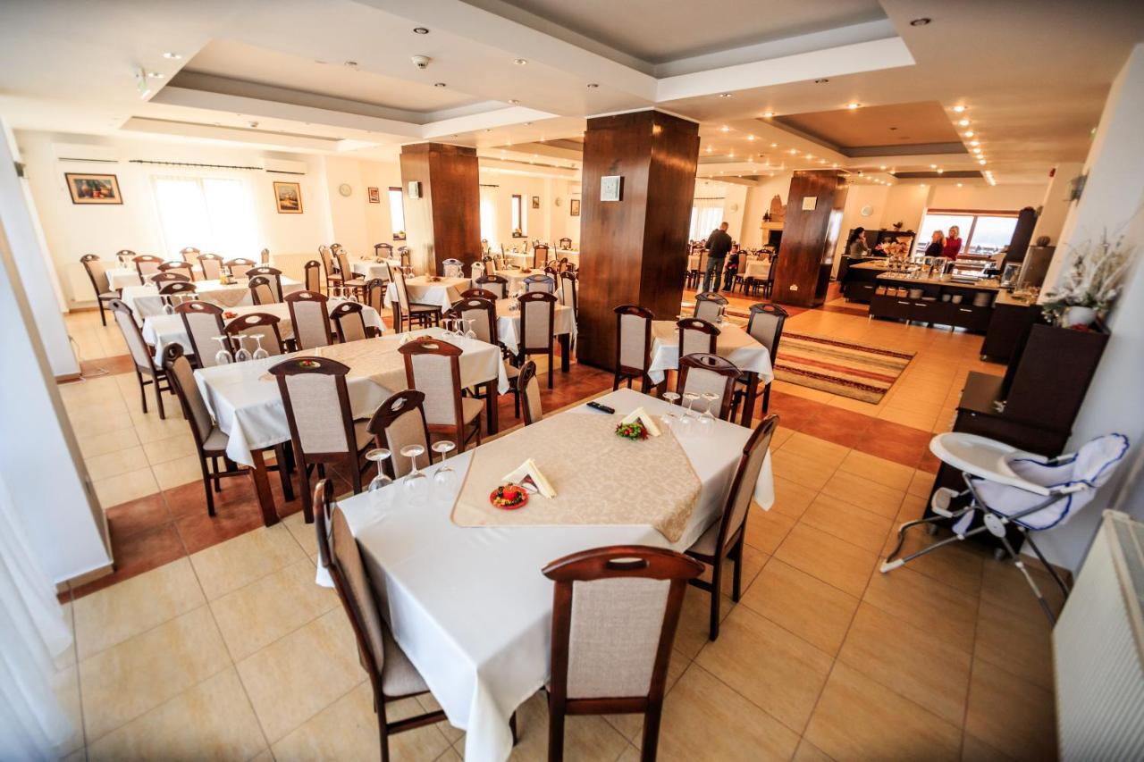 Hotel La Dolce Vita Зэрнешти Экстерьер фото