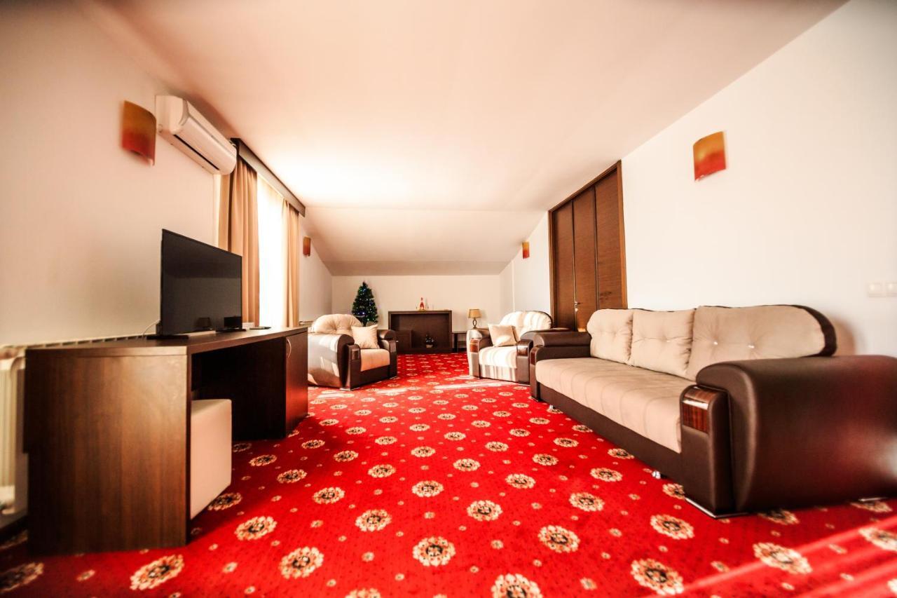Hotel La Dolce Vita Зэрнешти Экстерьер фото